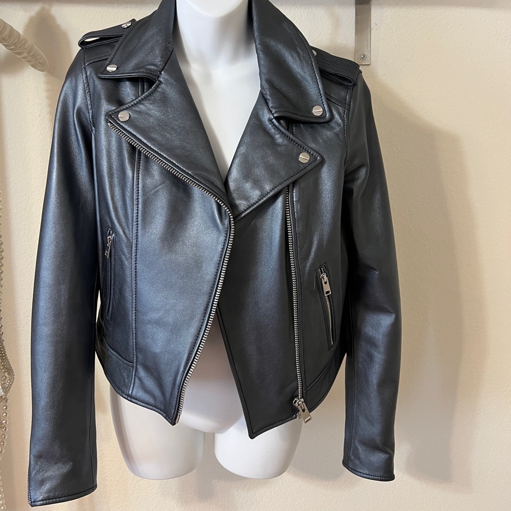 Sexy luxurious LAMARQUE leather coat NWOT